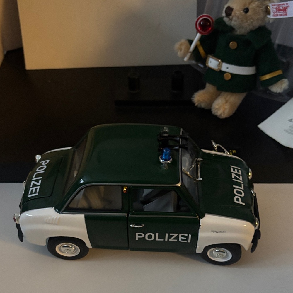 Revell Steiff Green 'Polizei' Toy Car & Bear Set - Picture 10 of 15